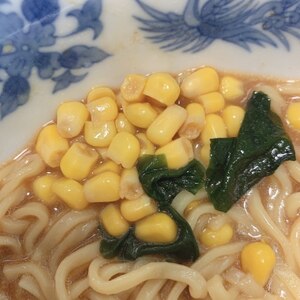 マルちゃん製麺豚骨醤油アジアンレモン牛乳ラーメン